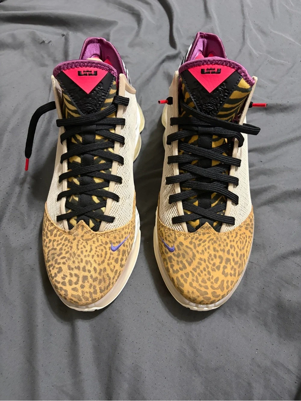 Nike LeBron low 19 safari